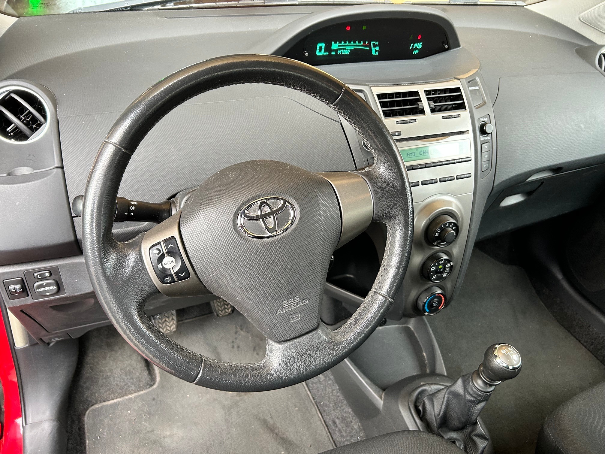 TOYOTA Yaris 1.33 — zdjęcie 13
