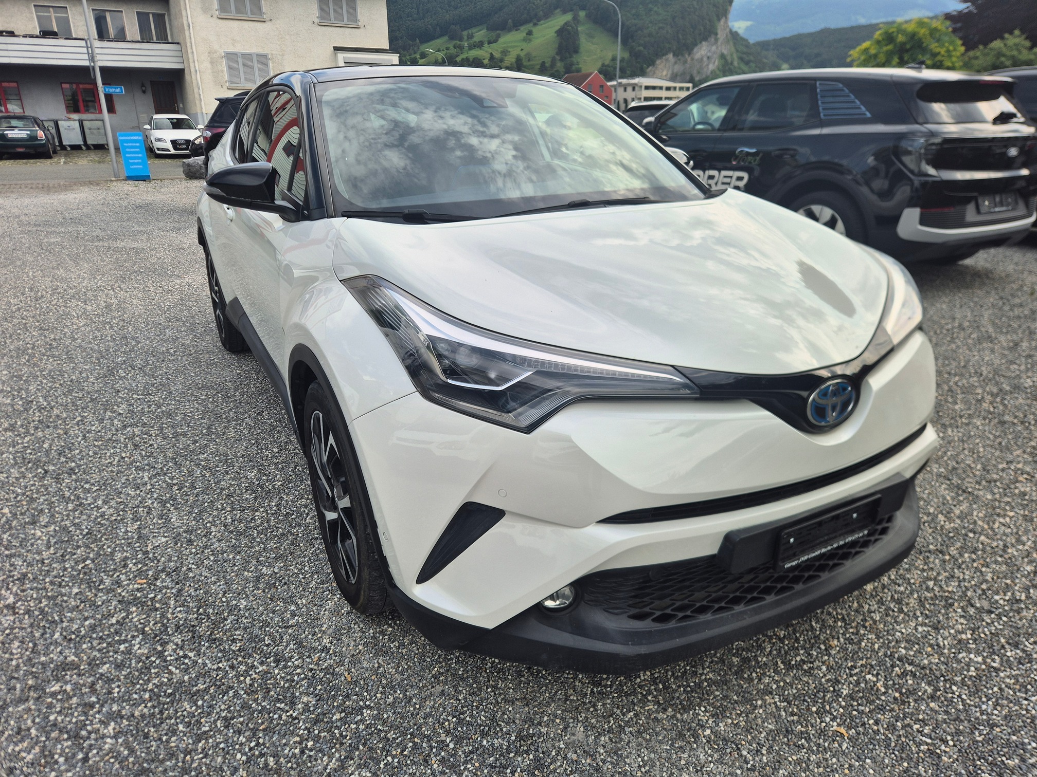TOYOTA C-HR 1.8 HSD — zdjęcie 9