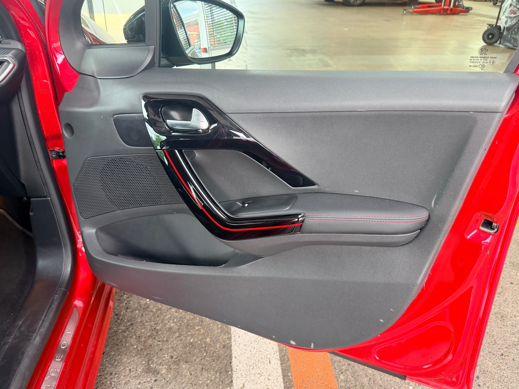 PEUGEOT 208 1.2i STT — zdjęcie 13