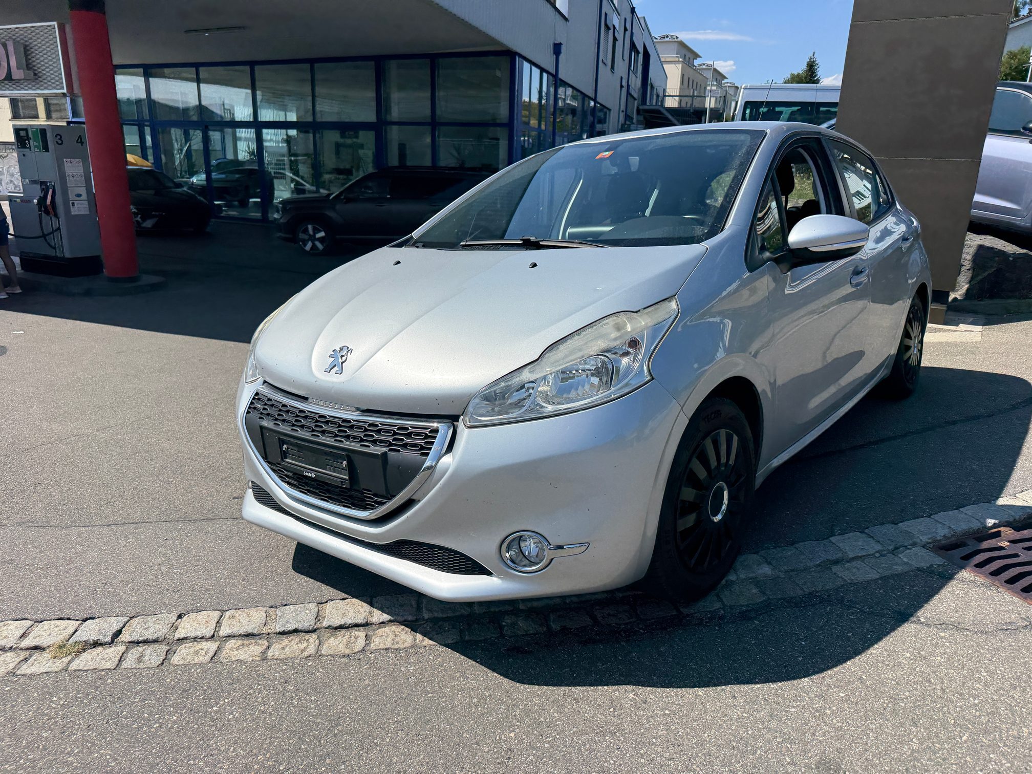 PEUGEOT 208 1.4 — zdjęcie 3
