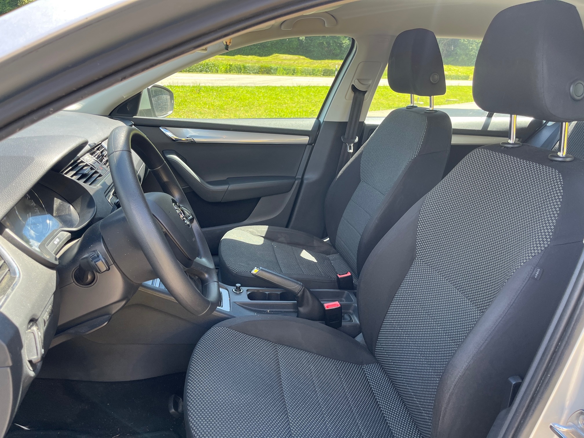 SKODA Octavia 1.4 Combi — zdjęcie 9