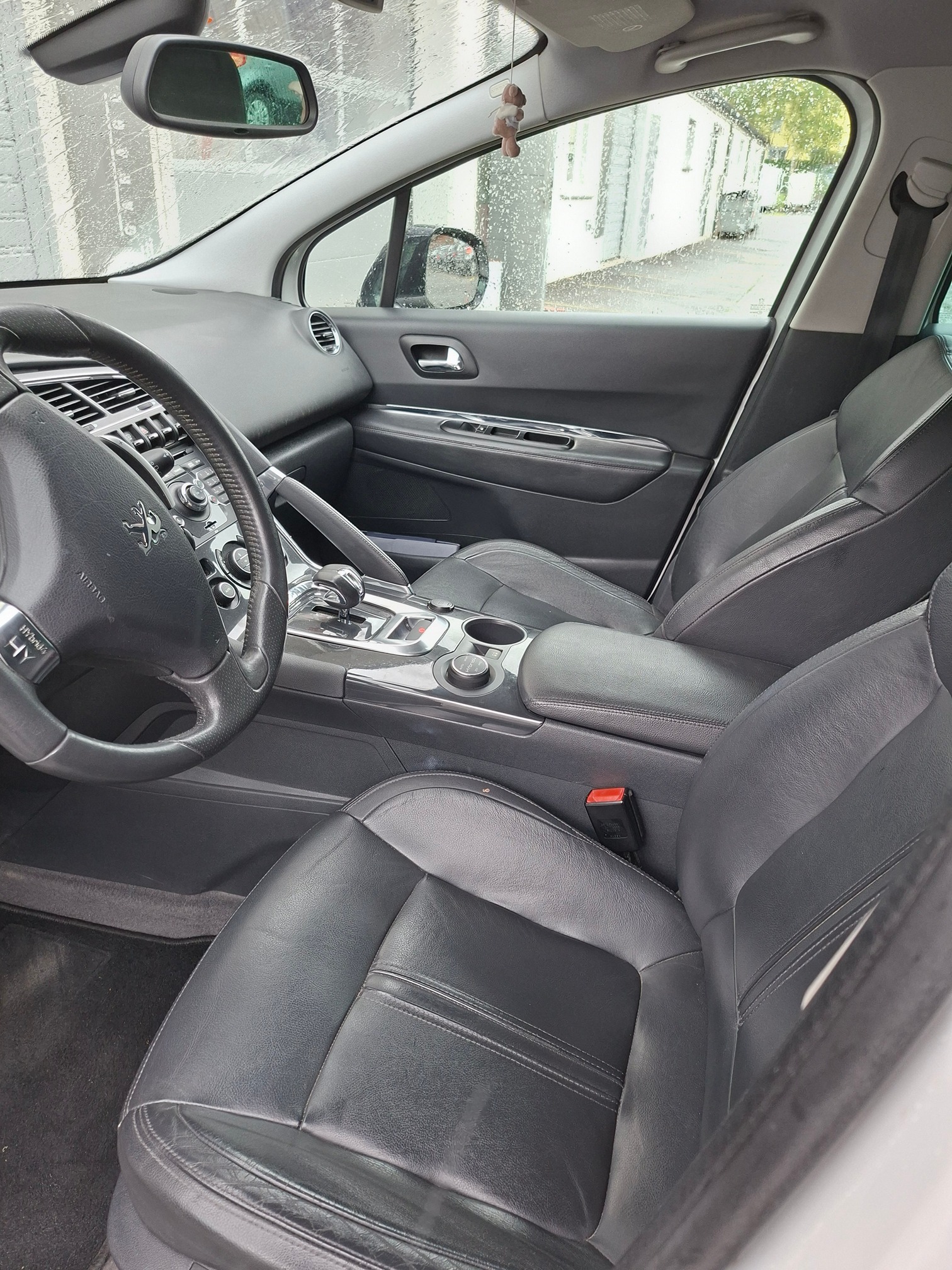 PEUGEOT 3008 HYbrid4 — zdjęcie 10
