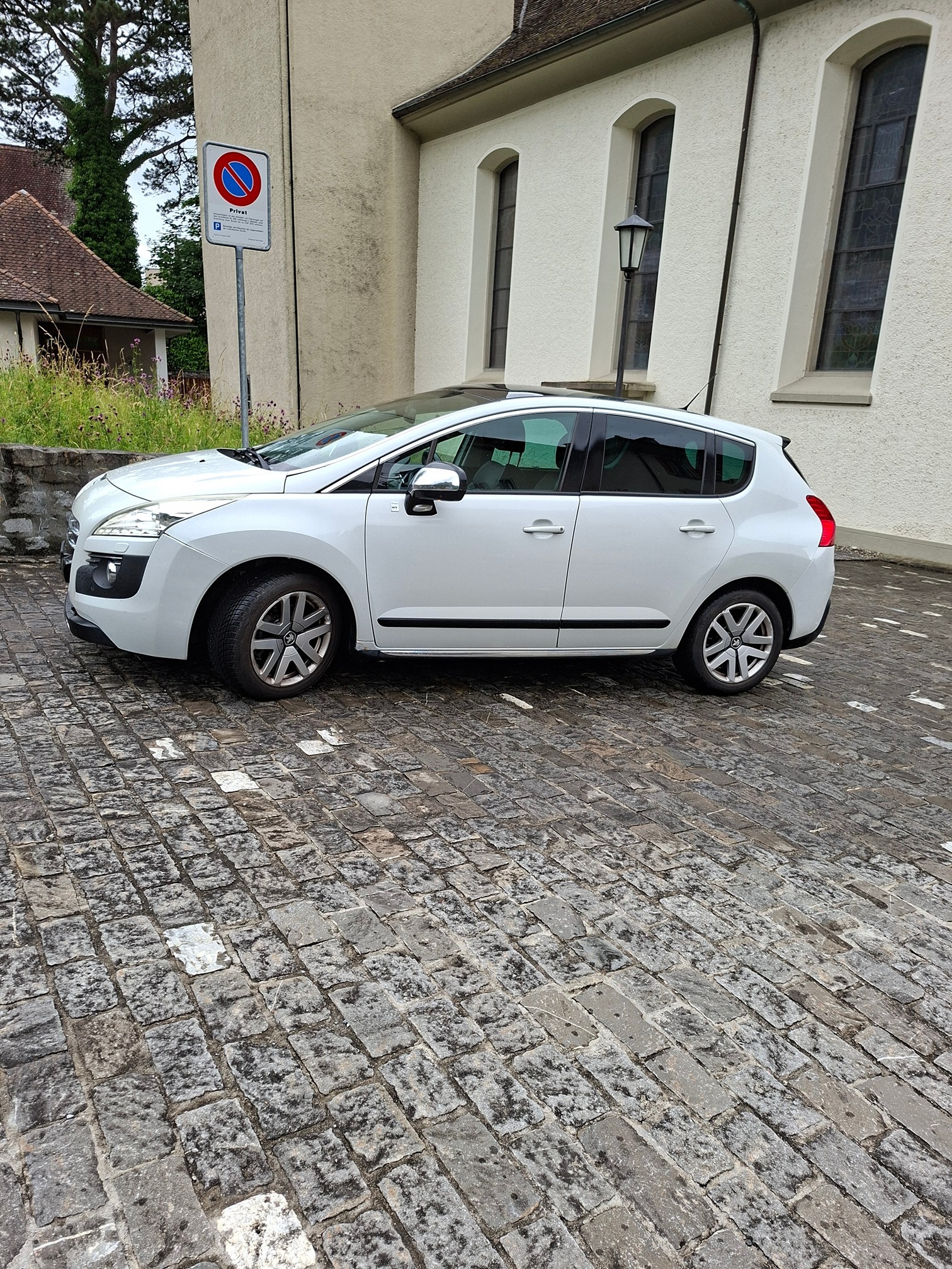 PEUGEOT 3008 HYbrid4 — zdjęcie 2