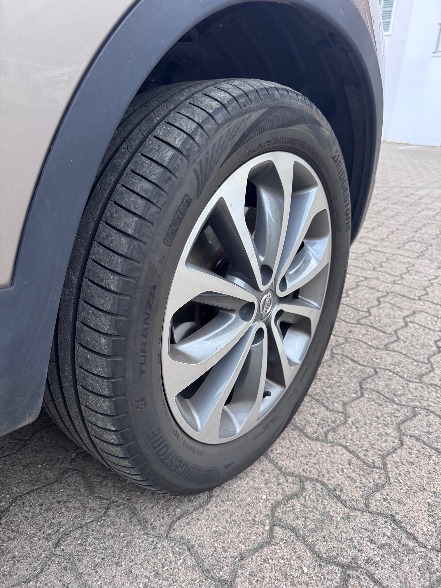 NISSAN Qashqai+2 4x4 — zdjęcie 11