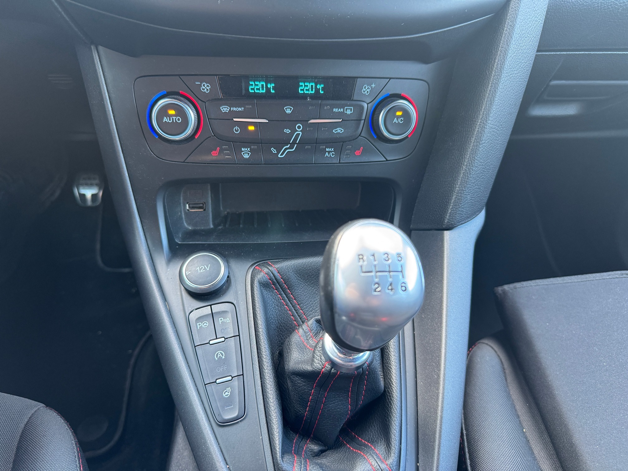 FORD Focus 1.5 SCTi — zdjęcie 9