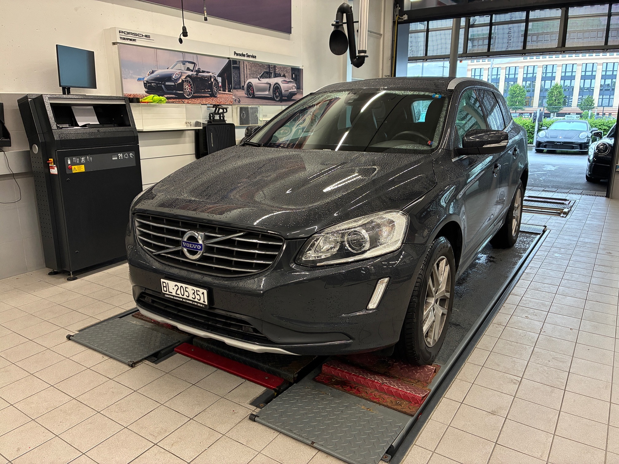VOLVO XC60 — zdjęcie 1