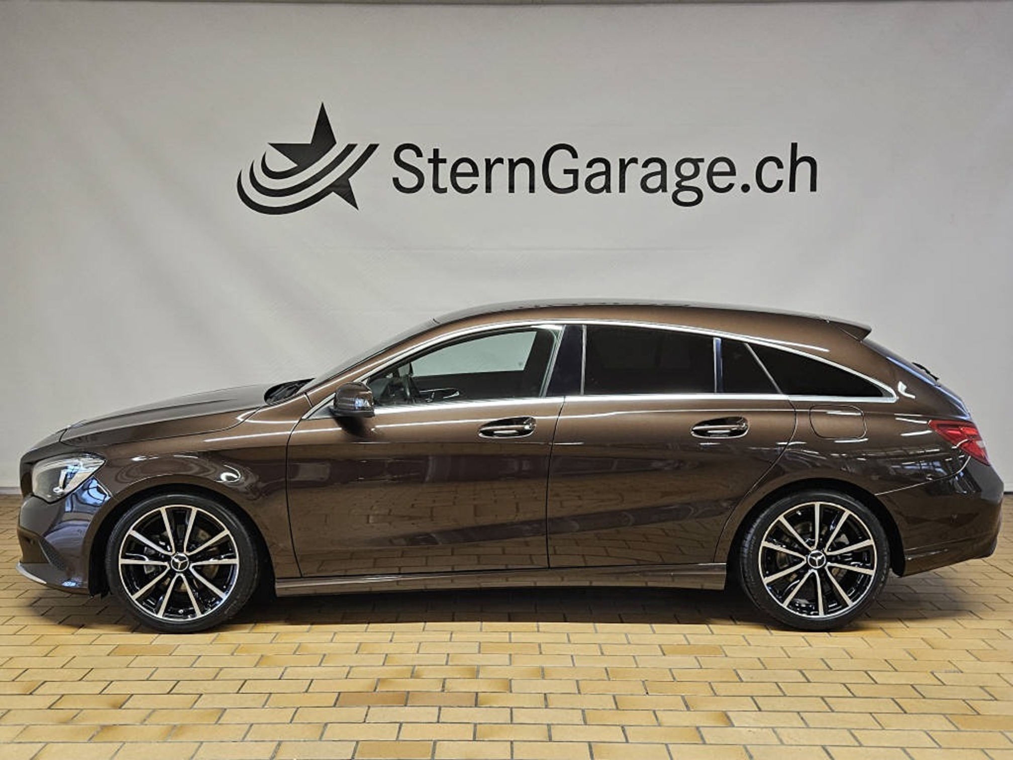 MERCEDES-BENZ CLA 180 — zdjęcie 2