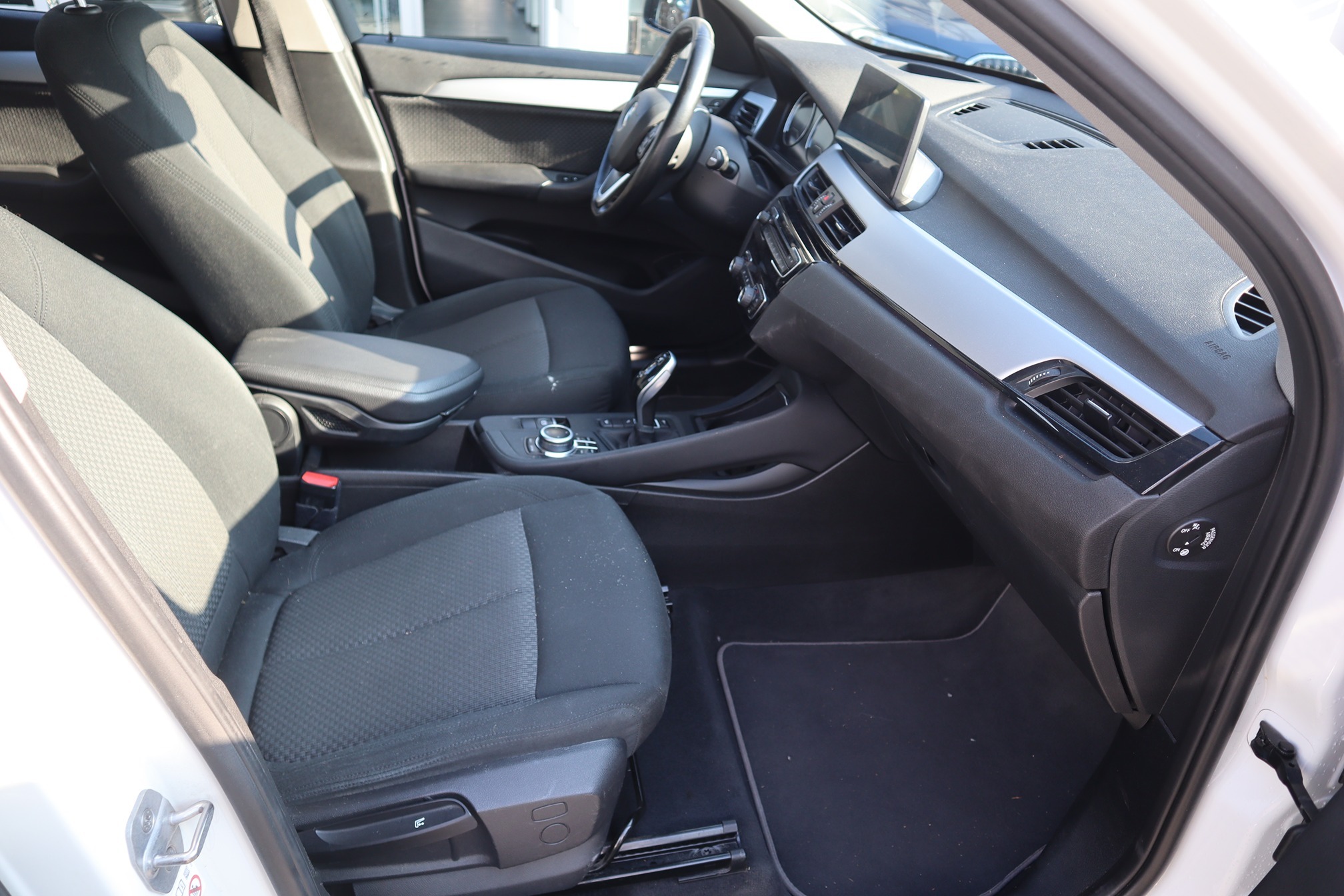 BMW X1 xDrive18d mit AHK ab MFK 17.11.2025 — zdjęcie 5