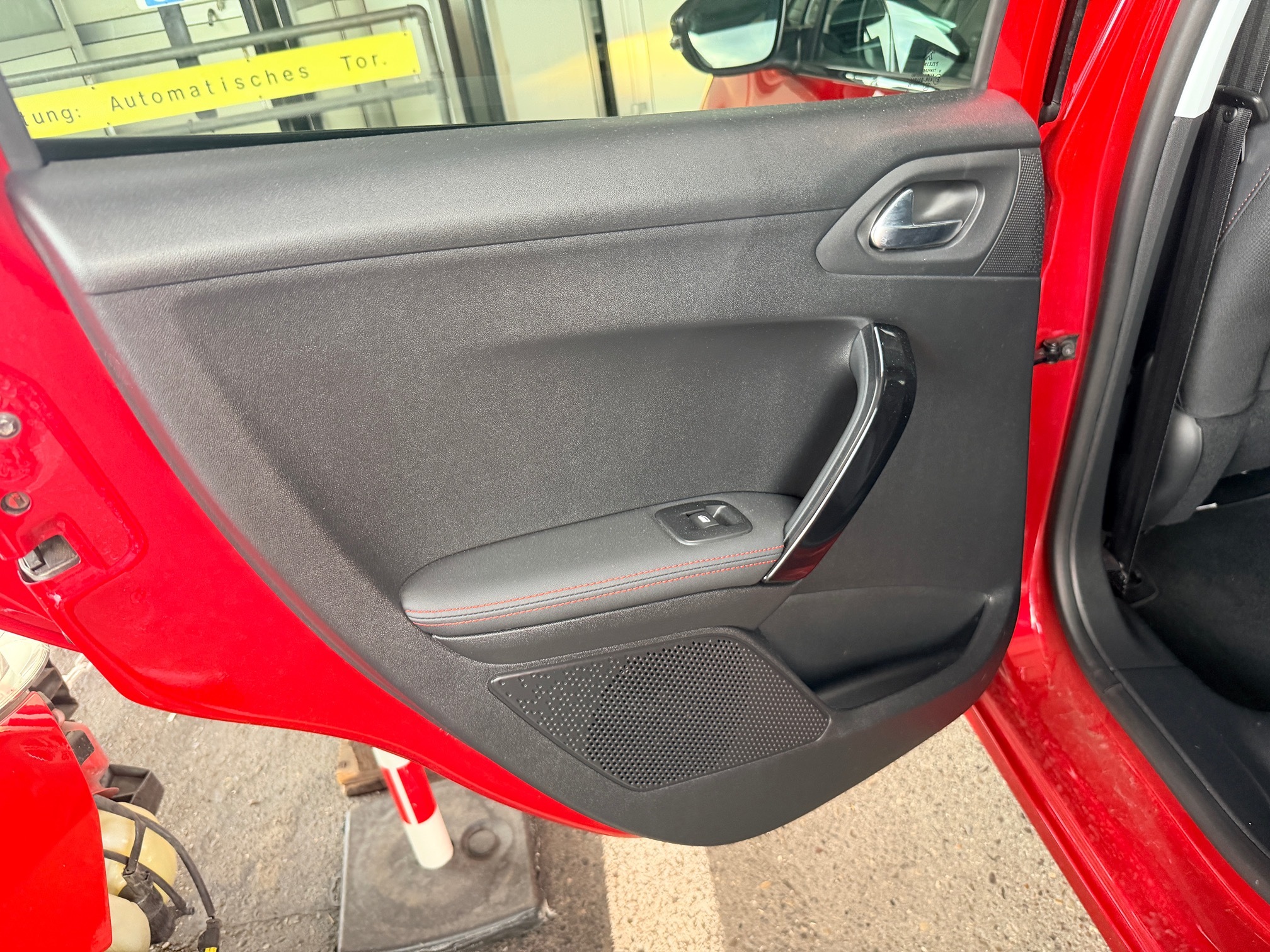 PEUGEOT 208 1.2i STT — zdjęcie 15
