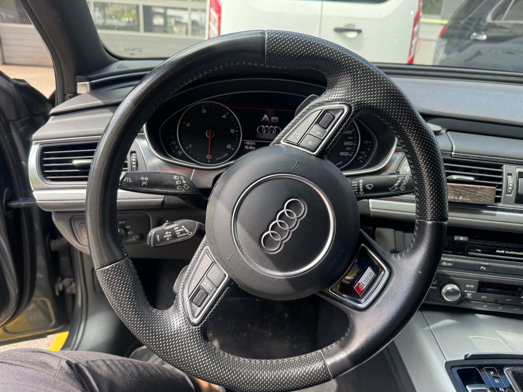 AUDI A6 Av.qu3.0BiTDI — zdjęcie 9