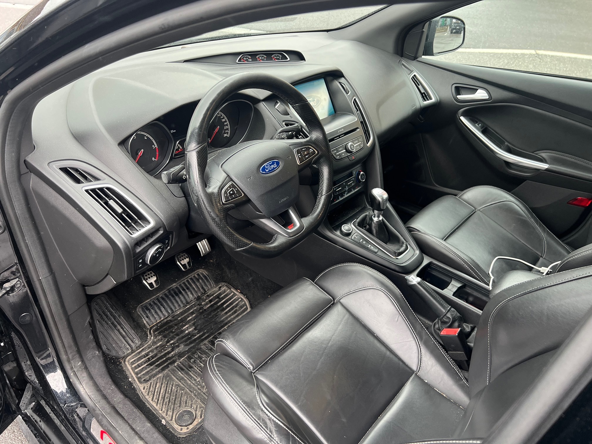 FORD Focus ST 2.0 TDCi — zdjęcie 9