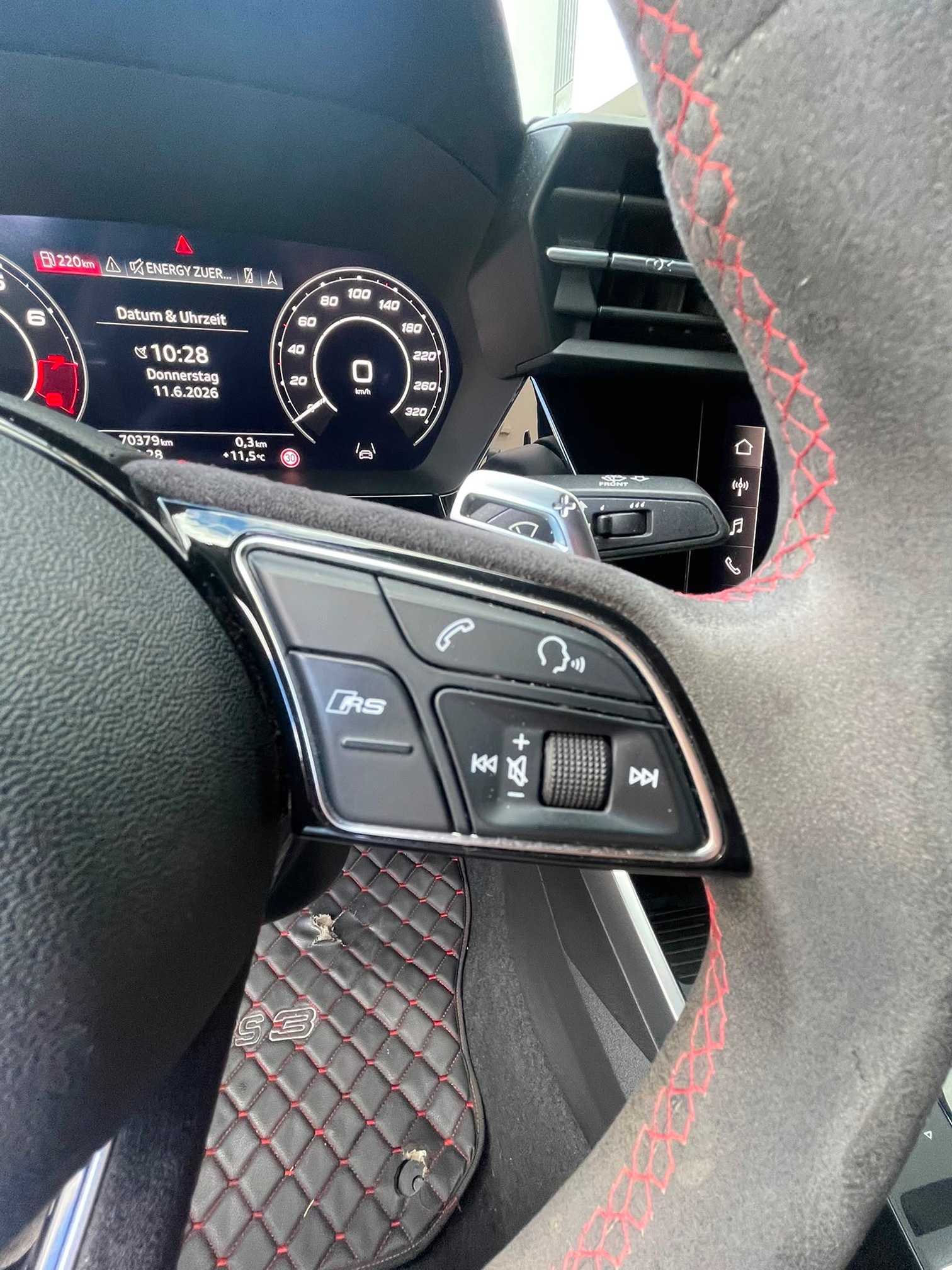 AUDI RS3 Limousine 2.5 TSI quattro S-tronic mit GRAIL ESD — zdjęcie 11