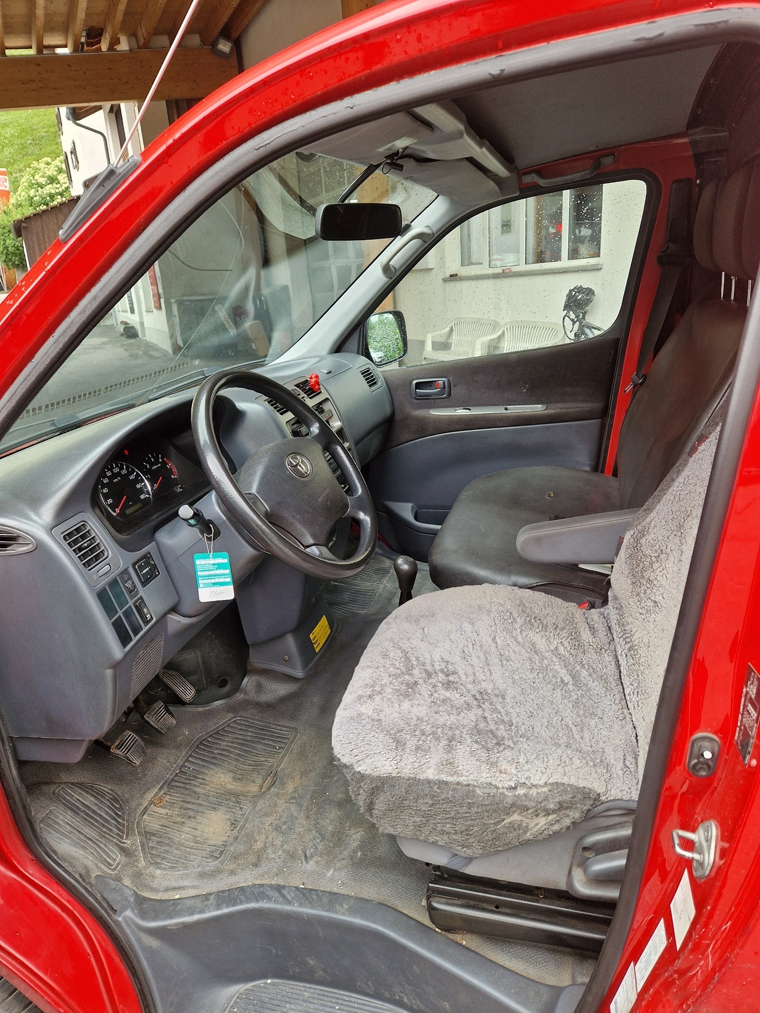 TOYOTA Hiace D-4D 4WD — zdjęcie 7