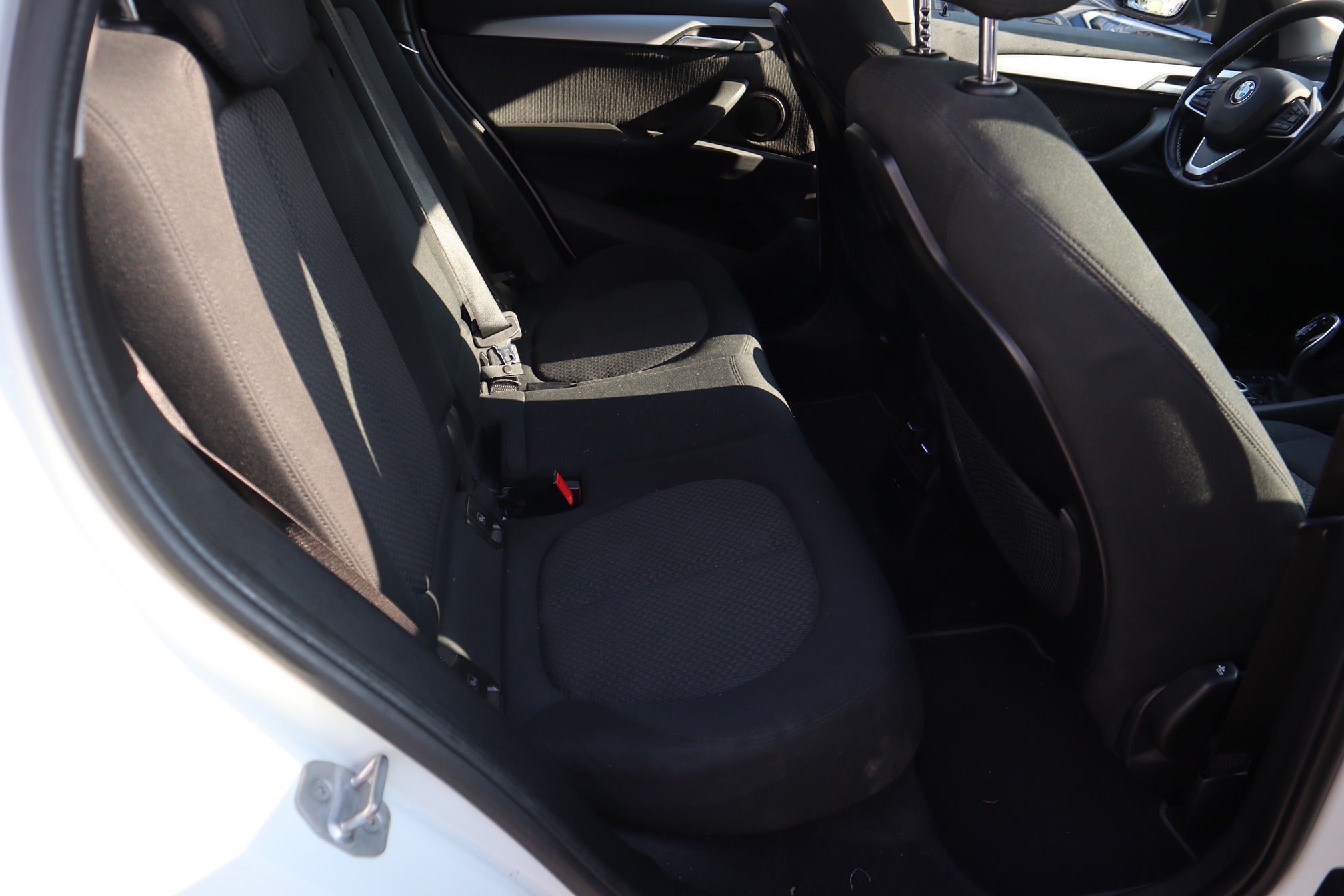 BMW X1 xDrive18d mit AHK ab MFK 17.11.2025 — zdjęcie 6