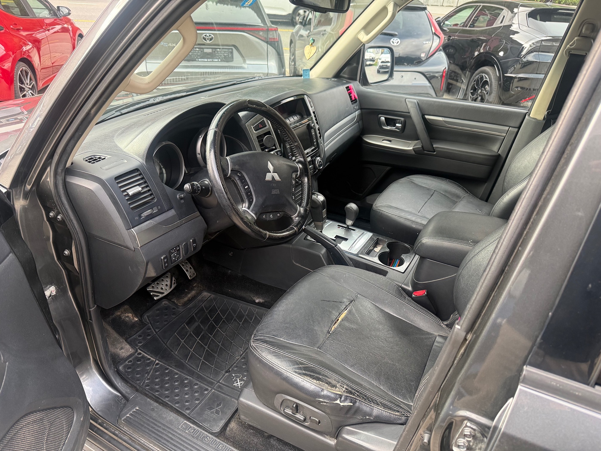 MITSUBISHI Pajero — zdjęcie 7