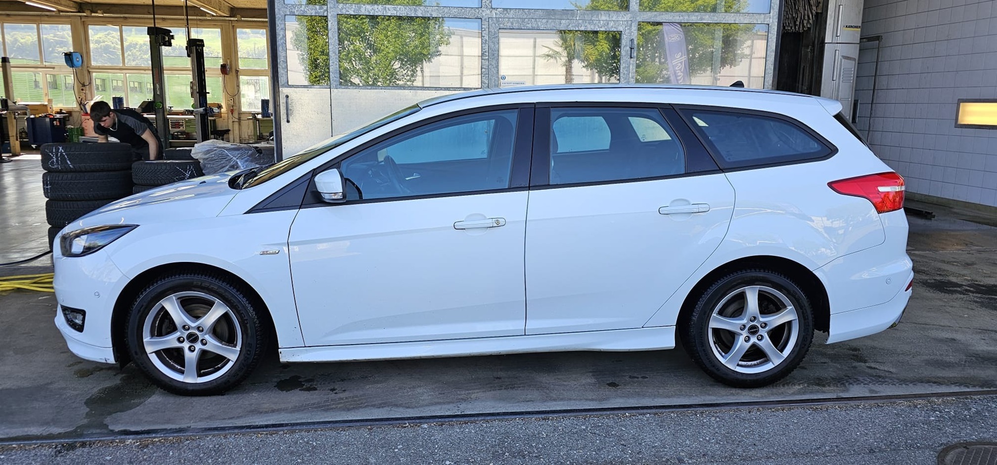 FORD Focus 1.0 SCTi — zdjęcie 3