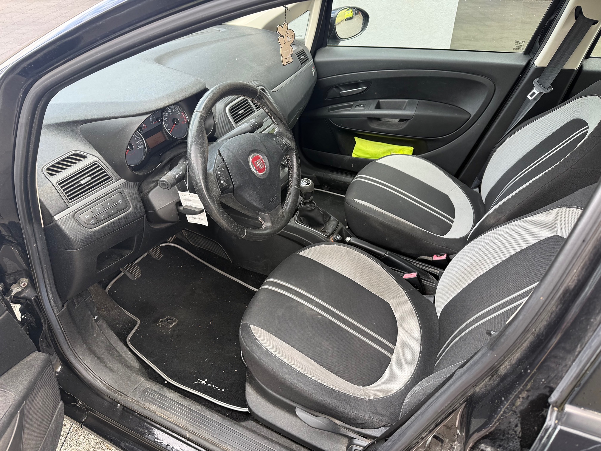 FIAT Punto 1.4 8V — zdjęcie 7