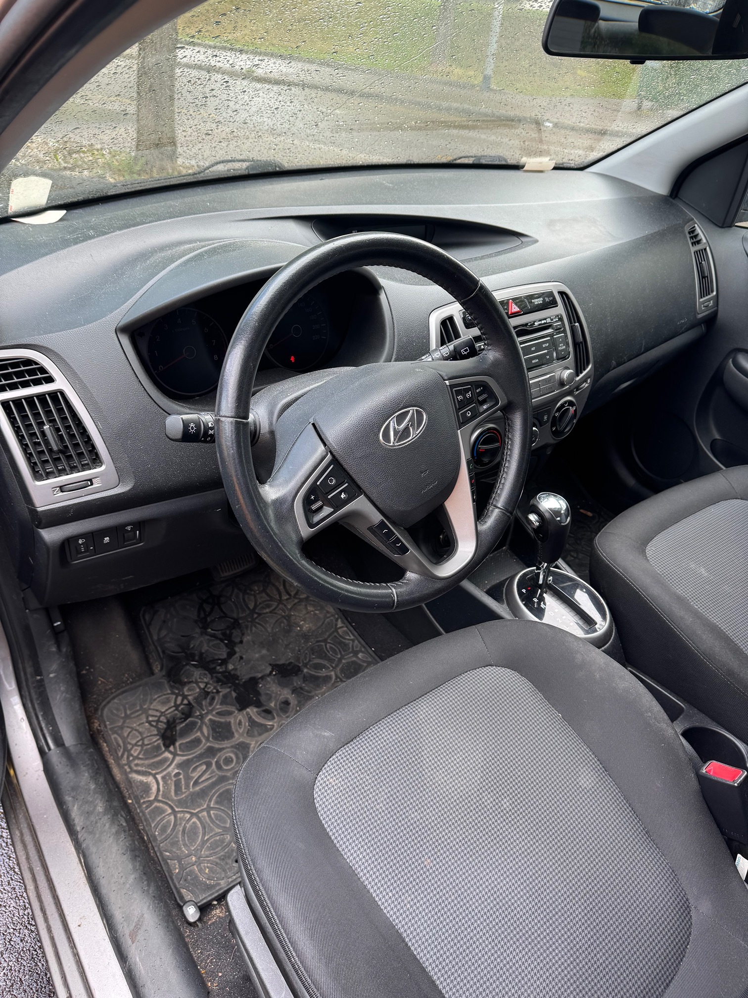 HYUNDAI i20 1.4 — zdjęcie 15
