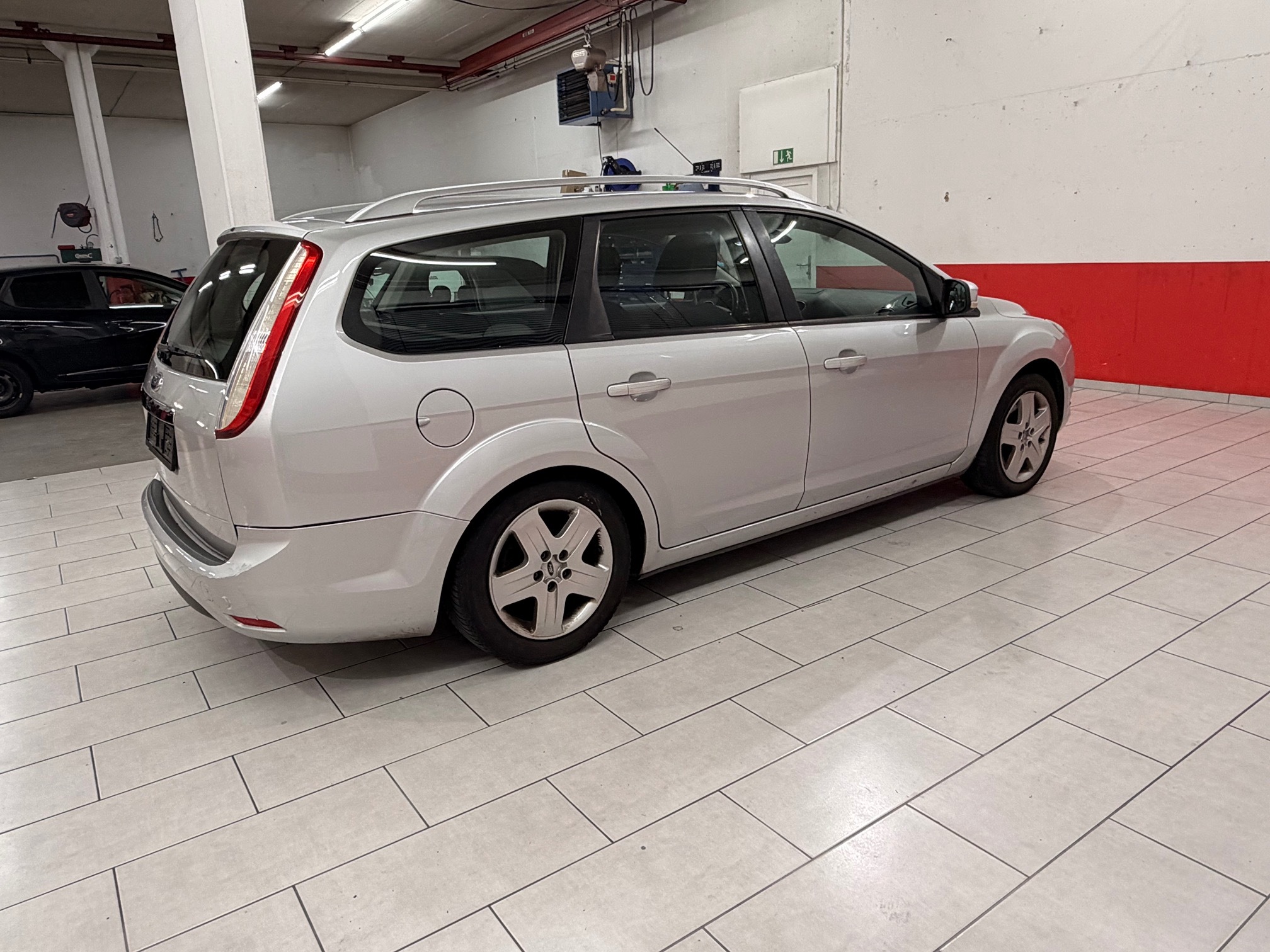 FORD Focus 2.0i 16V Titanium — zdjęcie 8