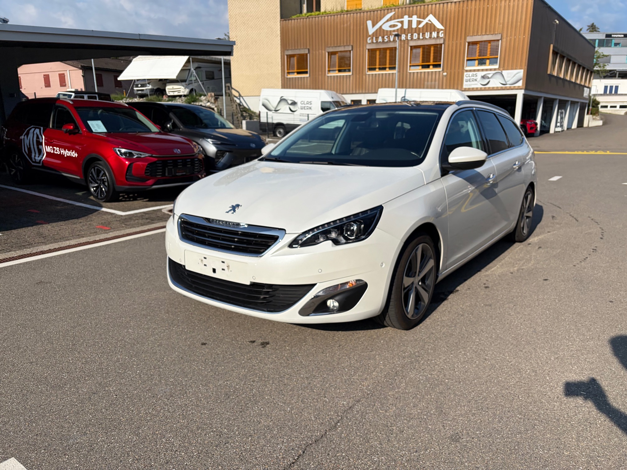 PEUGEOT 308 SW e-THP — zdjęcie 2
