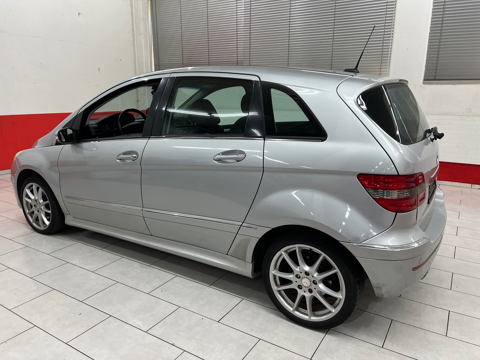 MERCEDES-BENZ B 200 CDI — zdjęcie 15