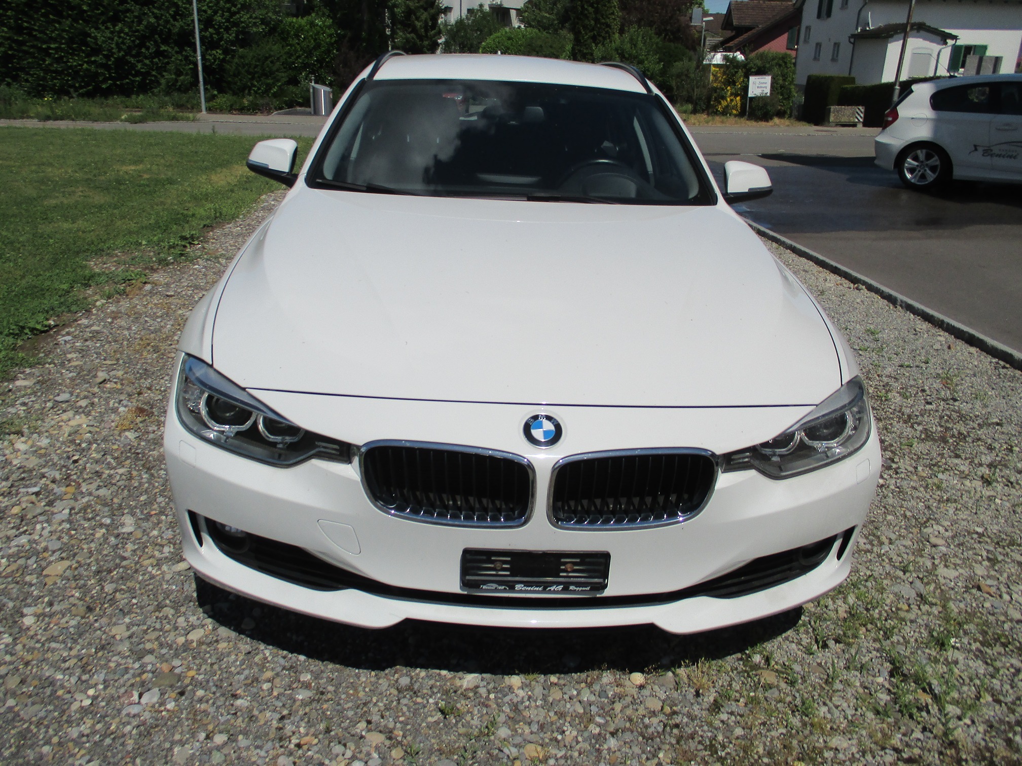 BMW 320i — zdjęcie 2