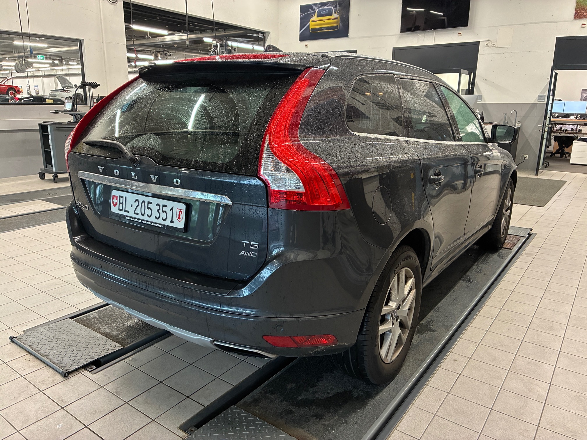 VOLVO XC60 — zdjęcie 4