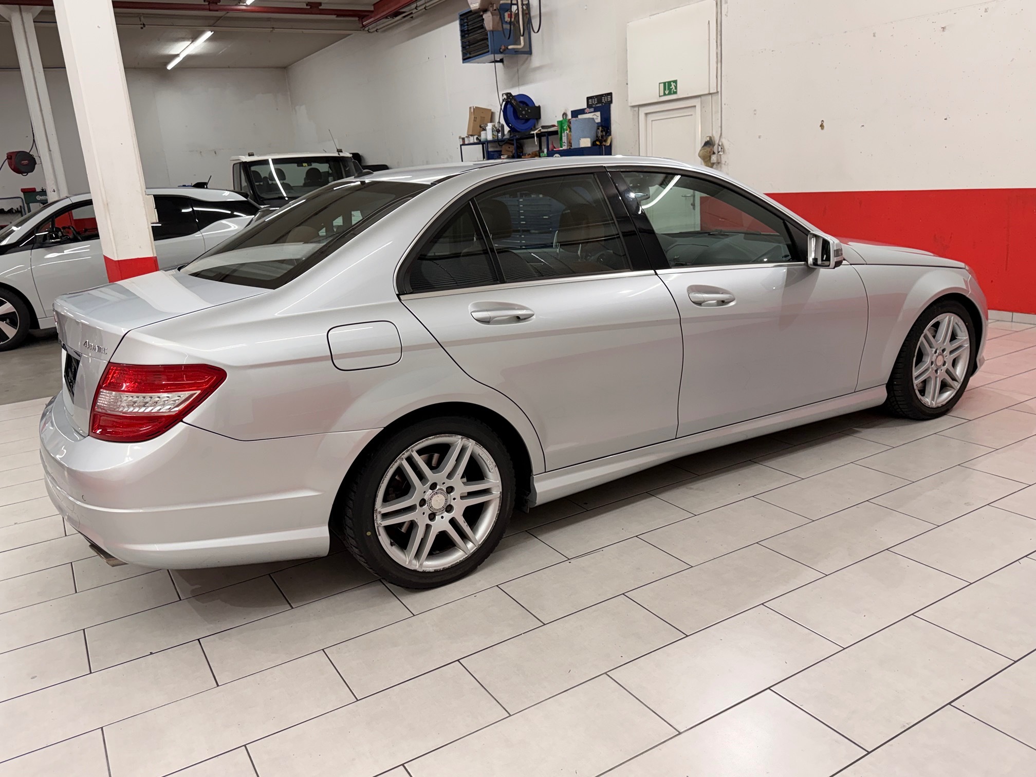 MERCEDES-BENZ C 350 4-m — zdjęcie 9