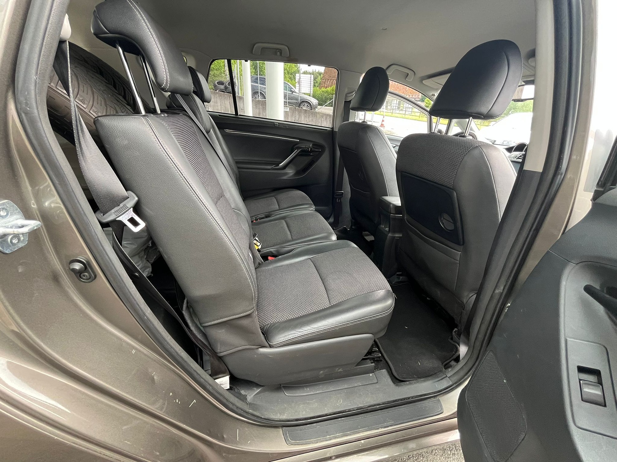 TOYOTA Verso — zdjęcie 10