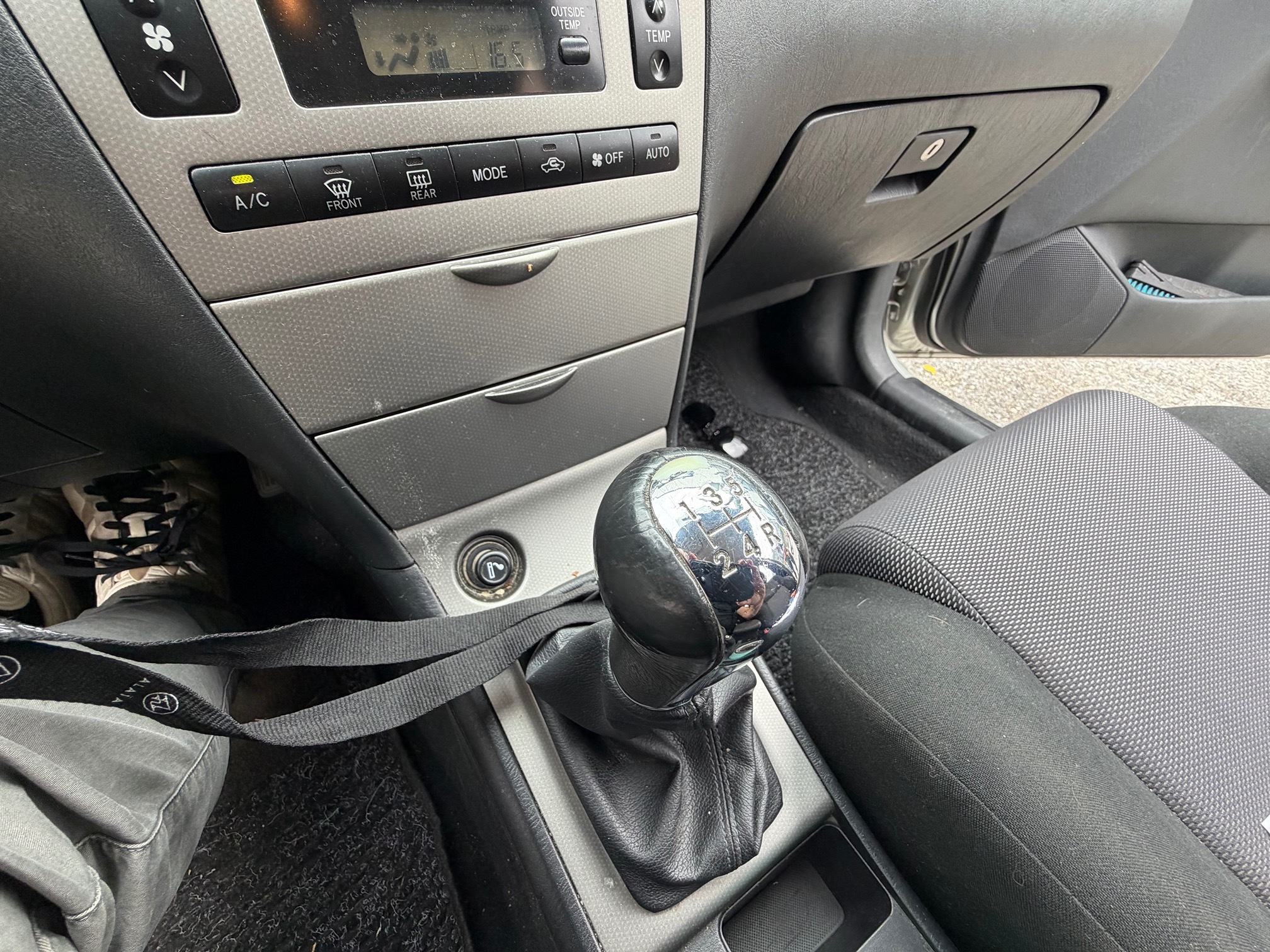 TOYOTA Corolla 1.6 — zdjęcie 15