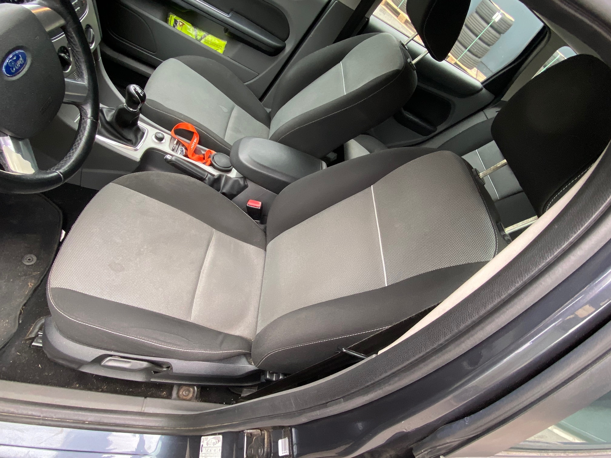FORD FOCUS 1.6 TDCI — zdjęcie 11