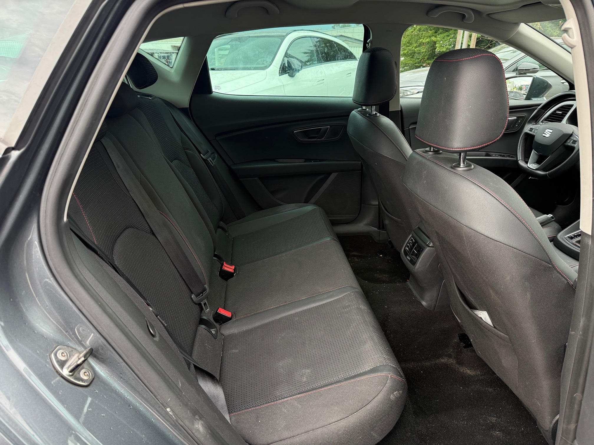 SEAT Leon 1.8 TSI DSG Automat (MFK 07.2025) — zdjęcie 9