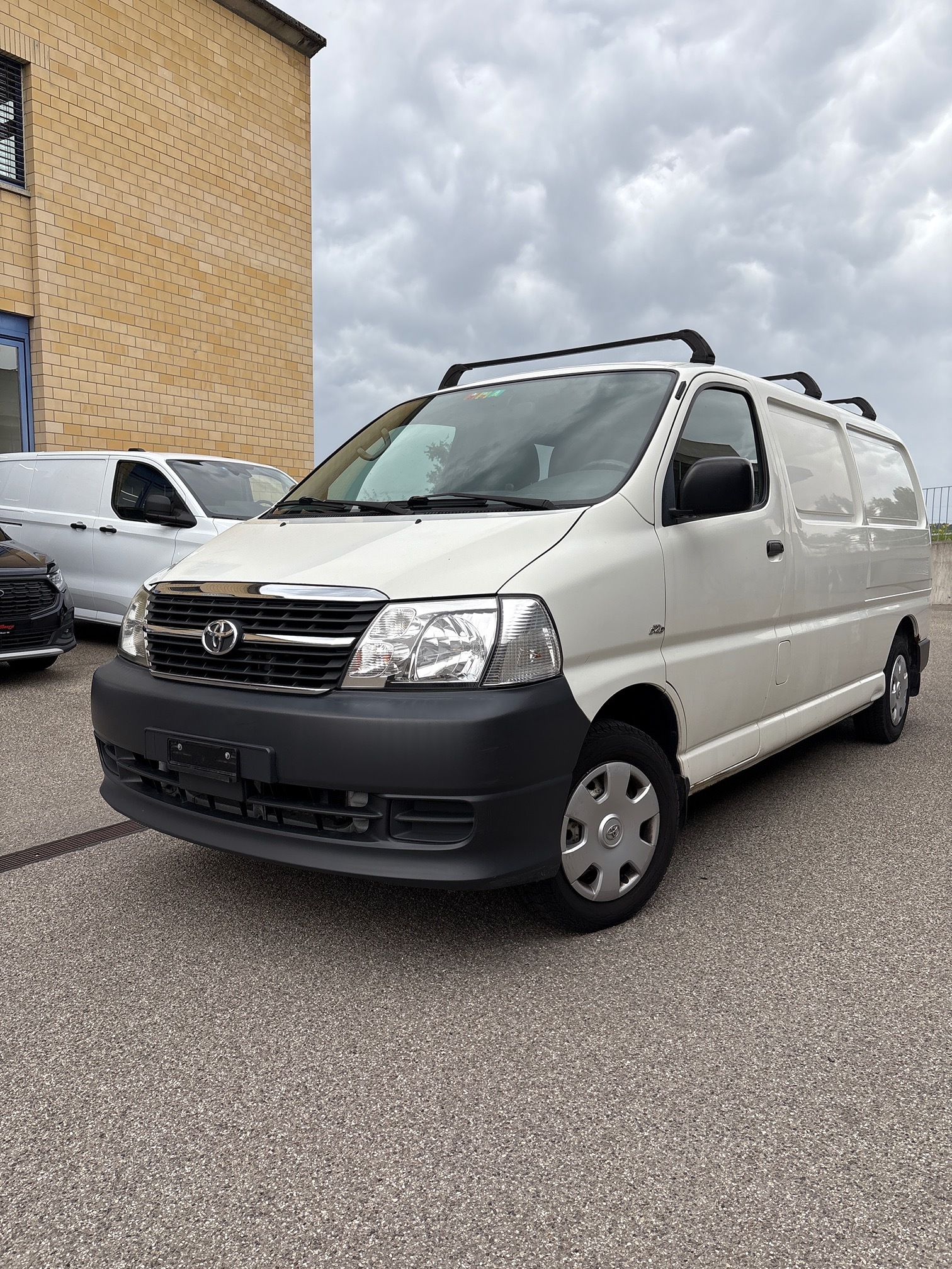 TOYOTA Hiace D-4D — zdjęcie 1