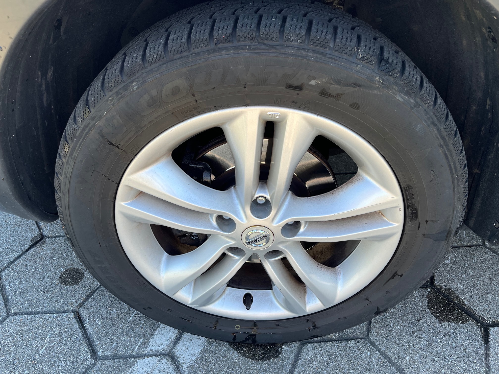 NISSAN Qashqai 2.0 4x4 — zdjęcie 8