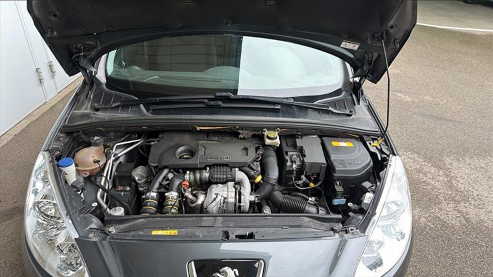 PEUGEOT 308 SW 1.6HDi FAP — zdjęcie 8