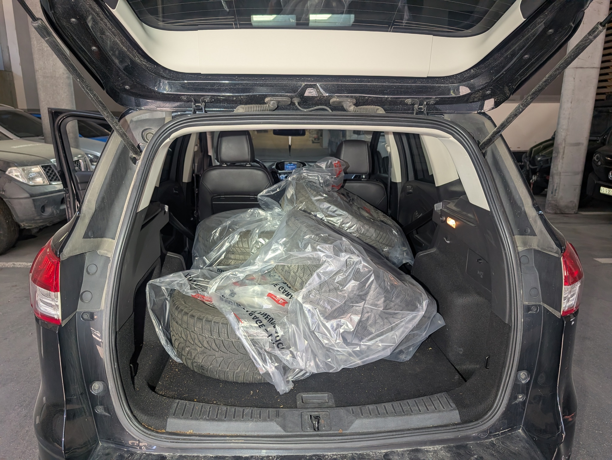 FORD Kuga 2.0 TDCi 4x4 — zdjęcie 12