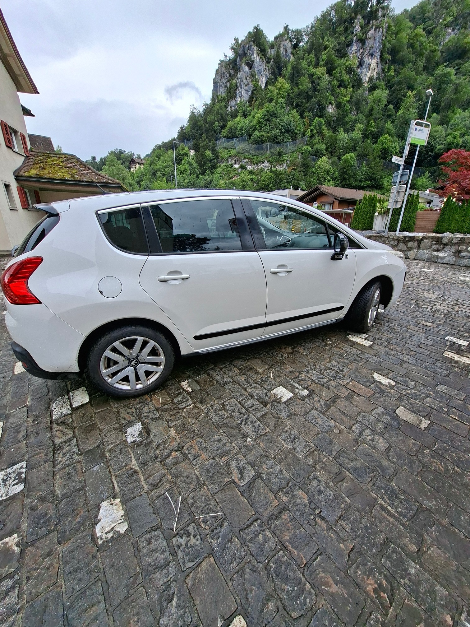 PEUGEOT 3008 HYbrid4 — zdjęcie 3