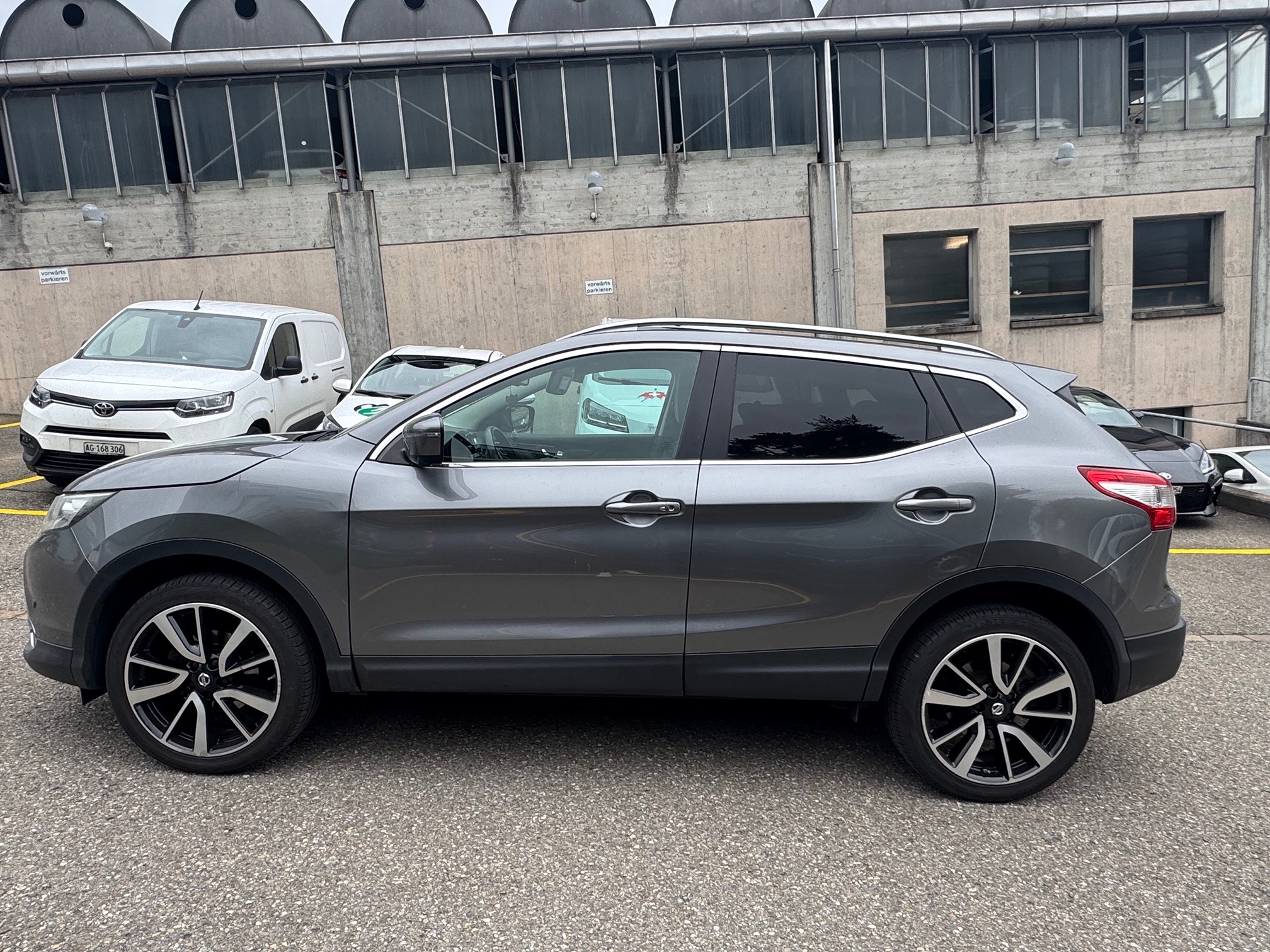 NISSAN Qashqai — zdjęcie 2