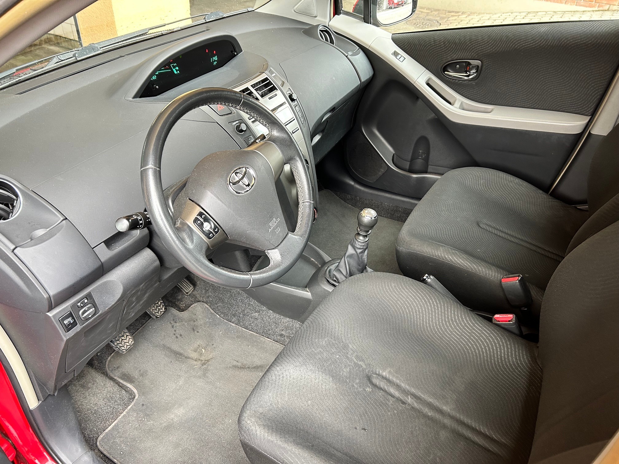 TOYOTA Yaris 1.33 — zdjęcie 11