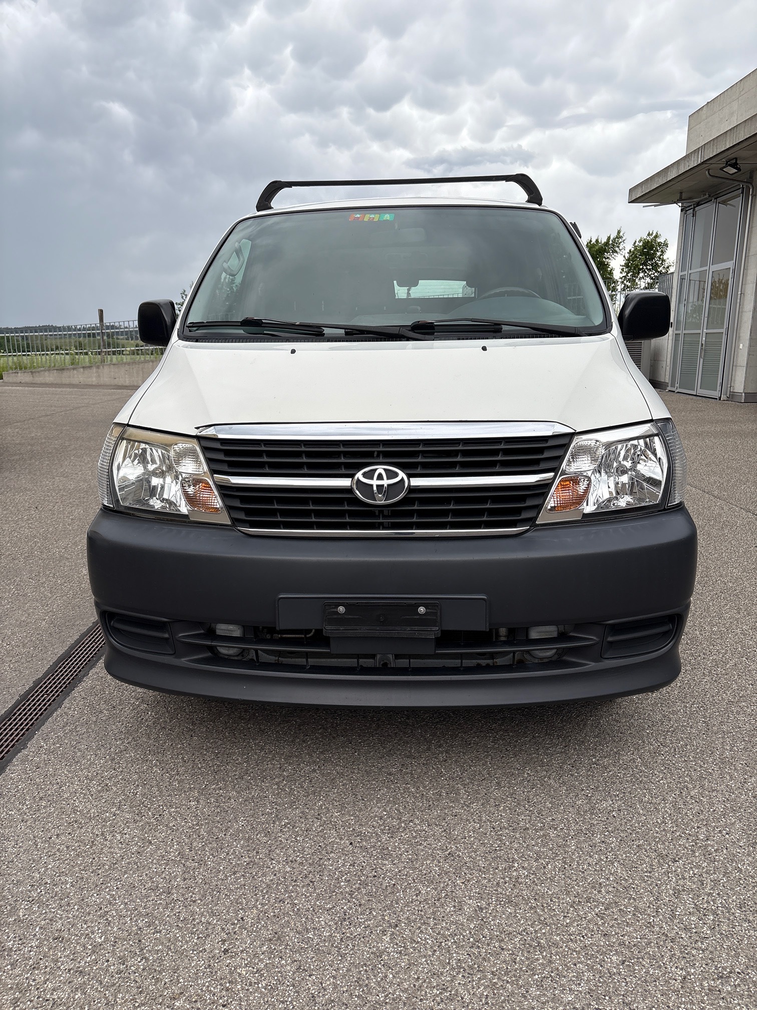 TOYOTA Hiace D-4D — zdjęcie 2