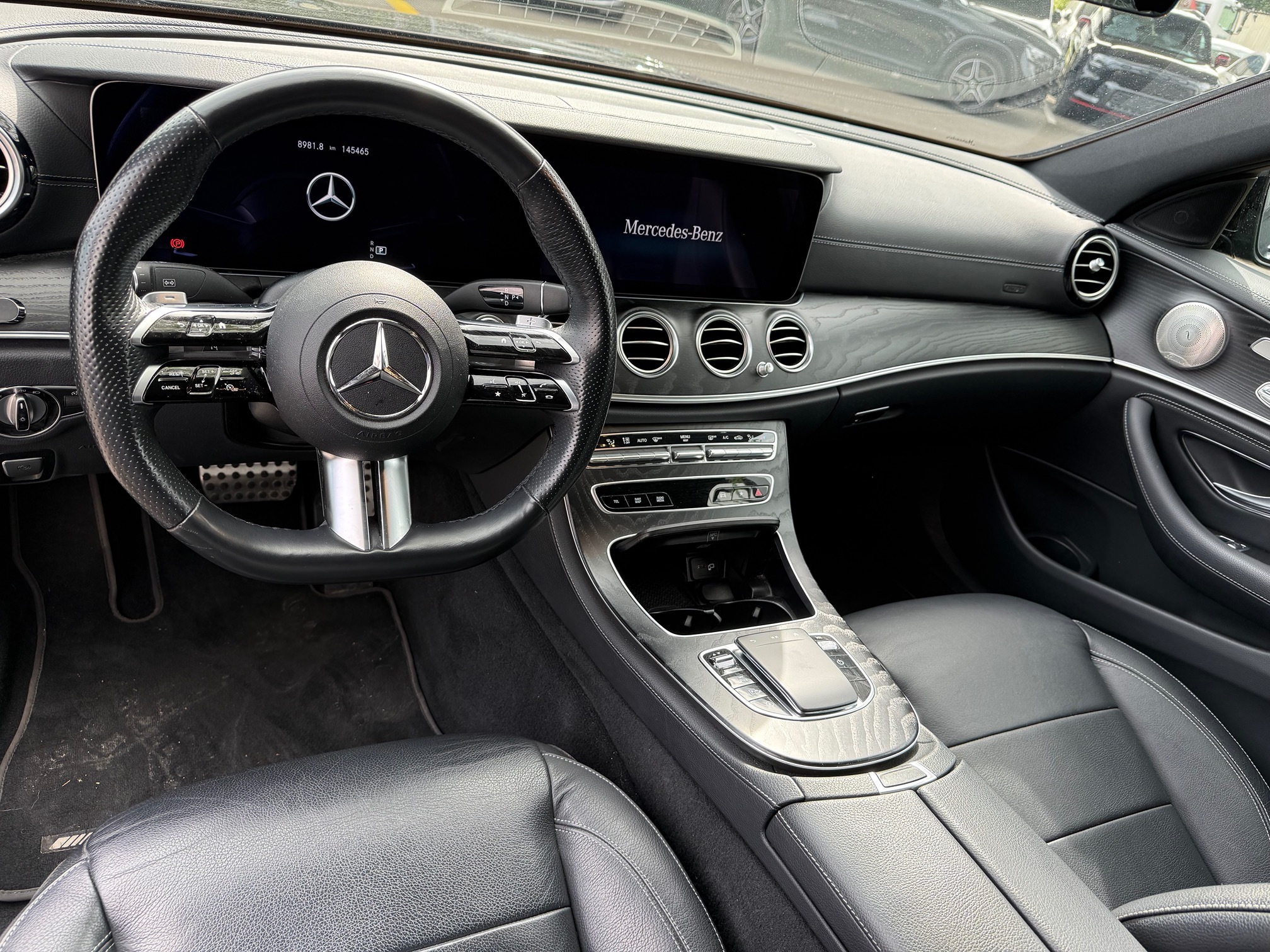 MERCEDES-BENZ E 220 d 4MATIC — zdjęcie 9