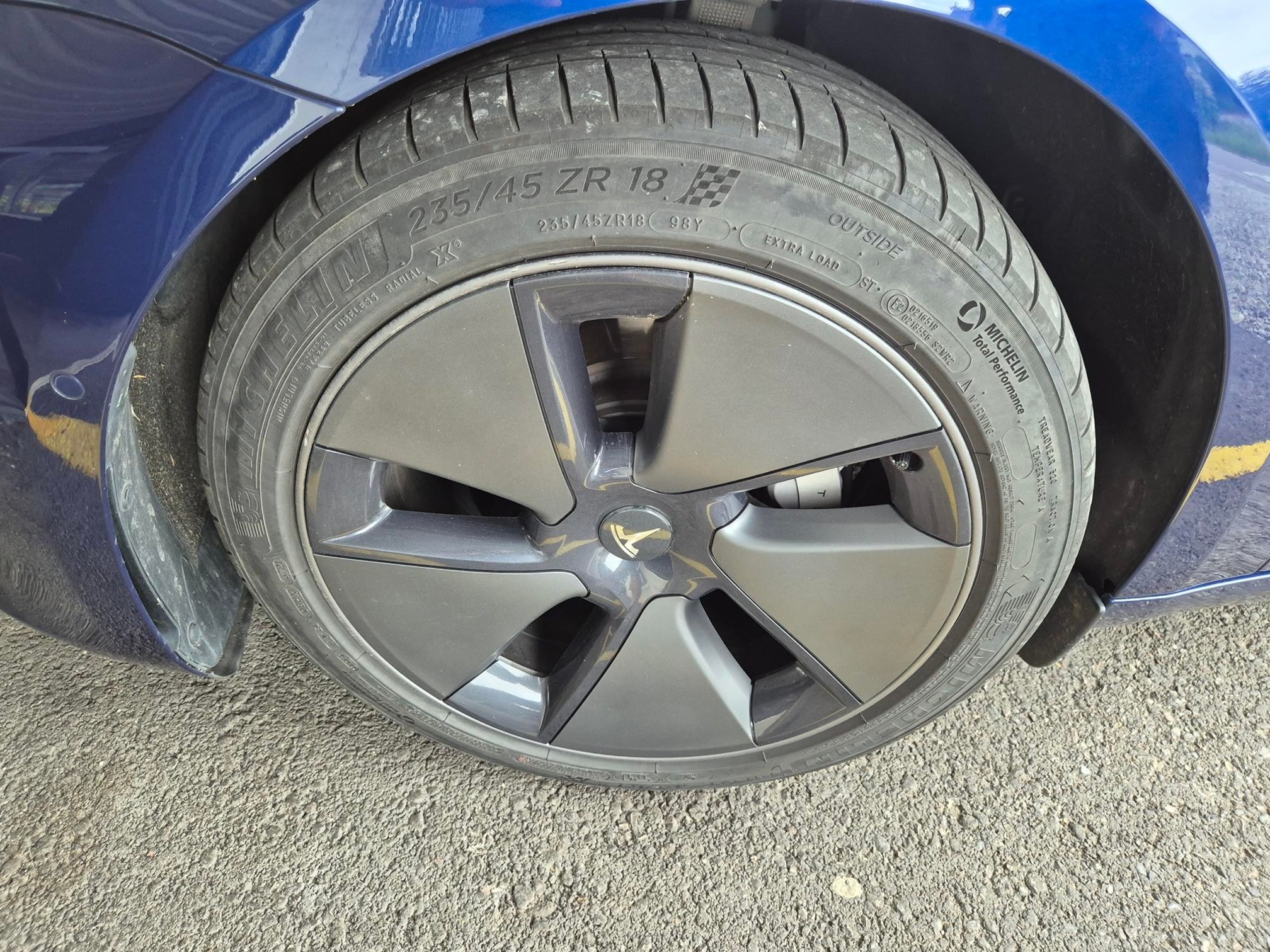 TESLA Model 3 SR RWD P — zdjęcie 9