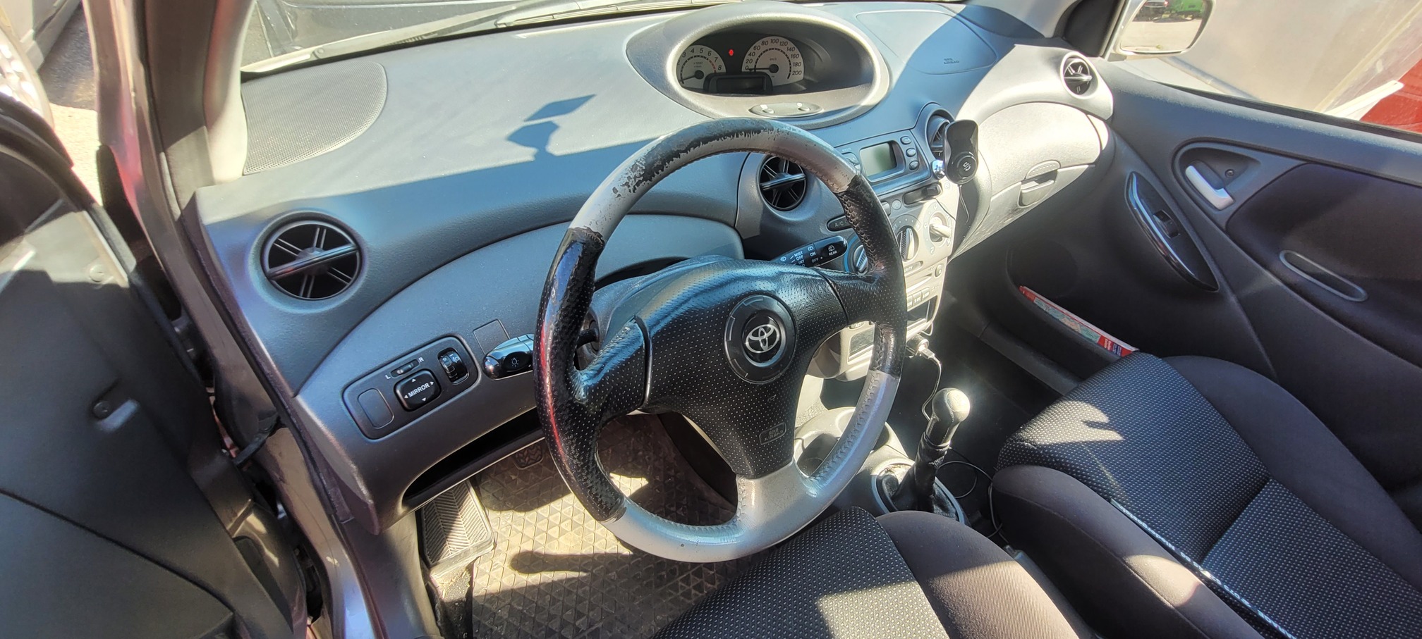 TOYOTA Yaris 1.5 TS — zdjęcie 15