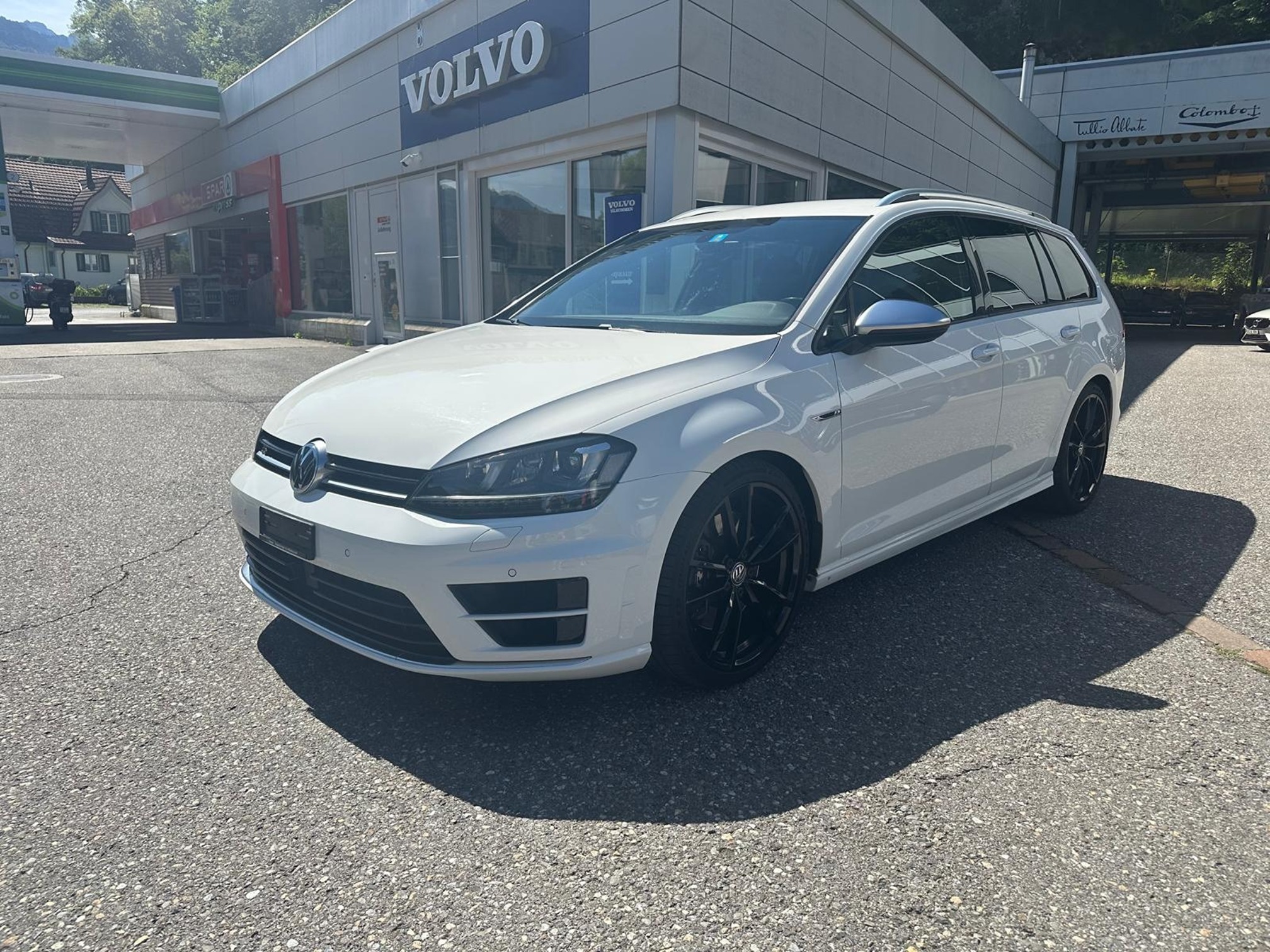 VW Golf R Variant