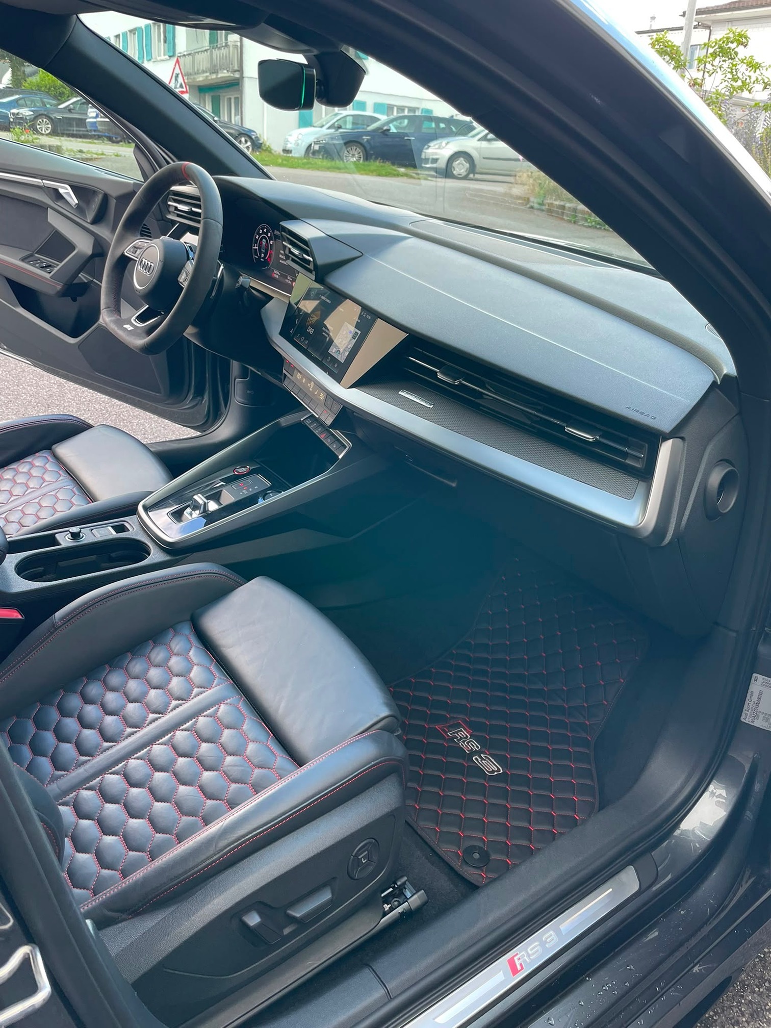 AUDI RS3 Limousine 2.5 TSI quattro S-tronic mit GRAIL ESD — zdjęcie 8