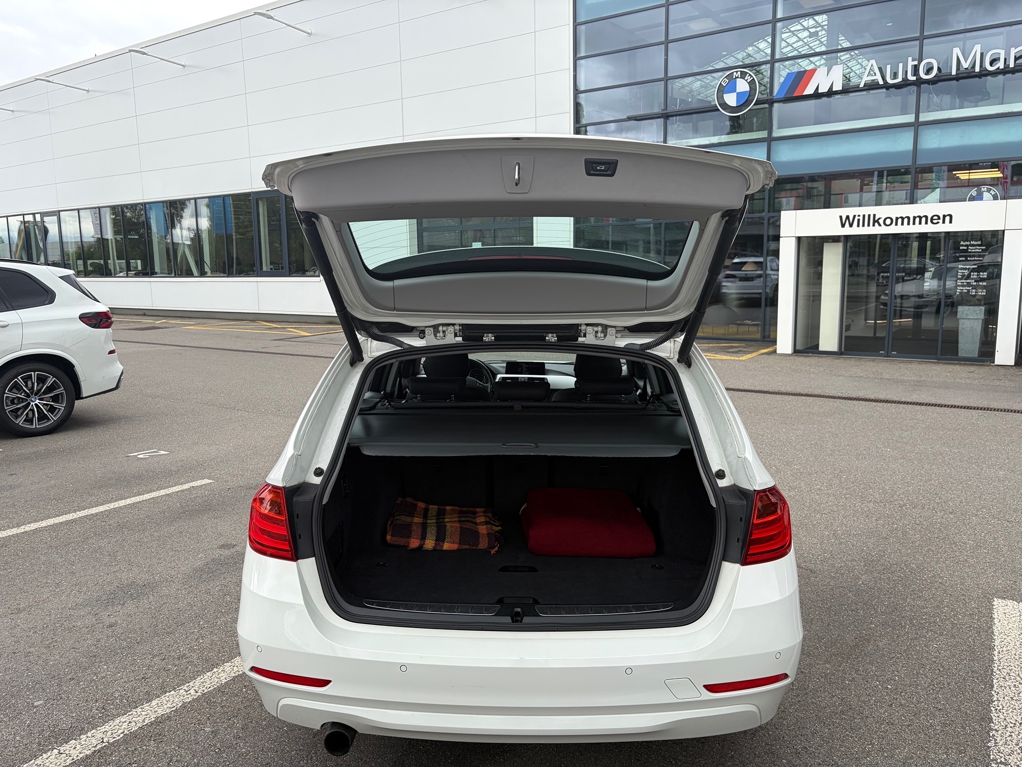 BMW 320i xDrive — zdjęcie 13