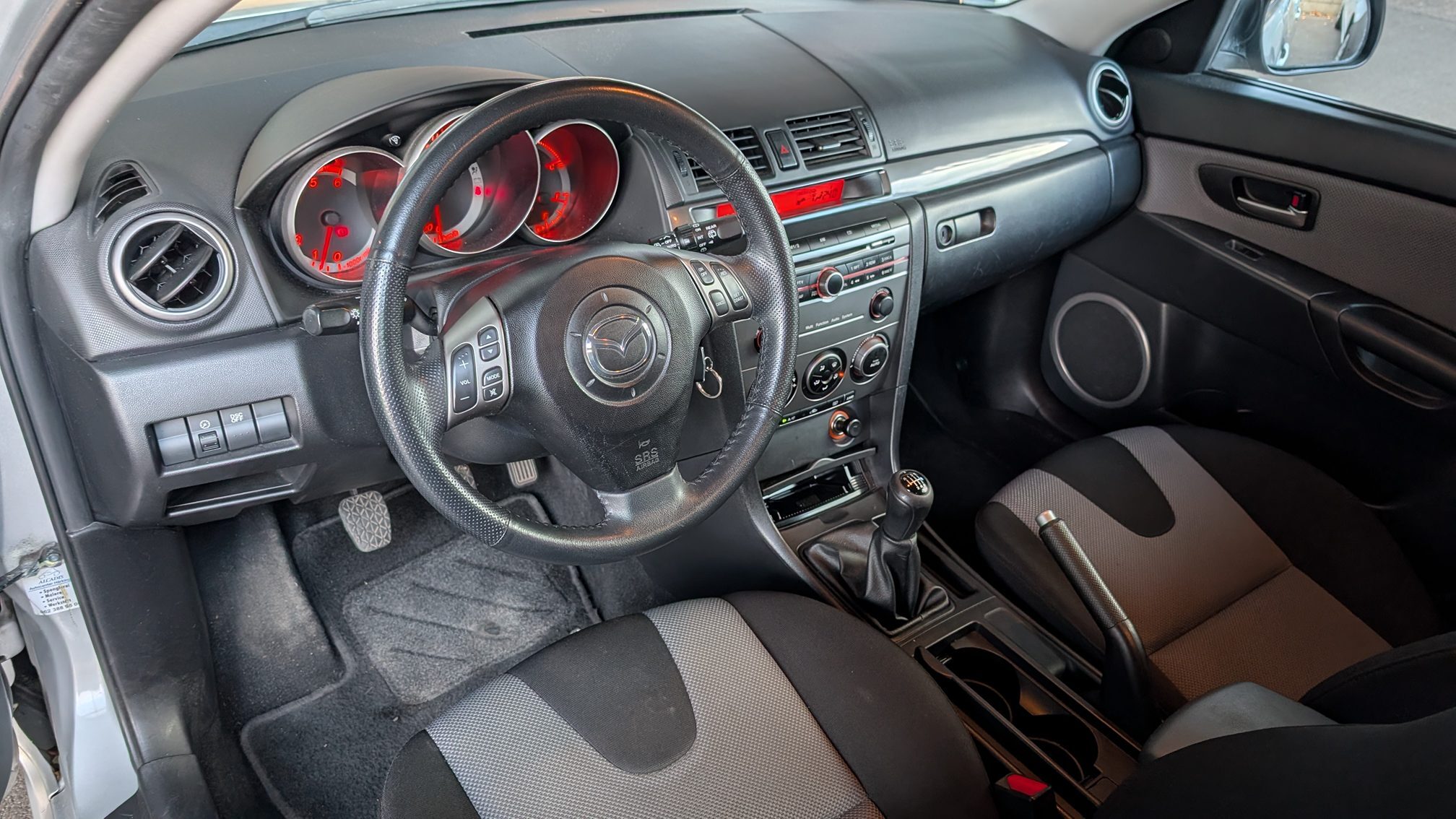 MAZDA 3 2.0D Hatchback — zdjęcie 11