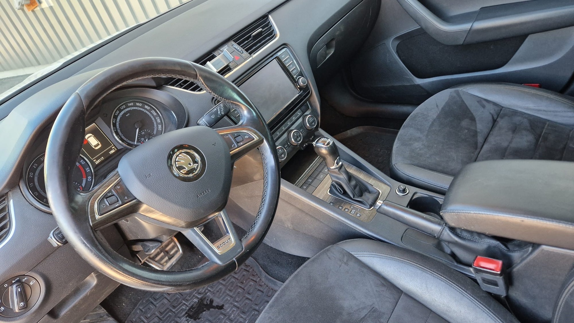 SKODA Octavia Scout 2.0 — zdjęcie 4
