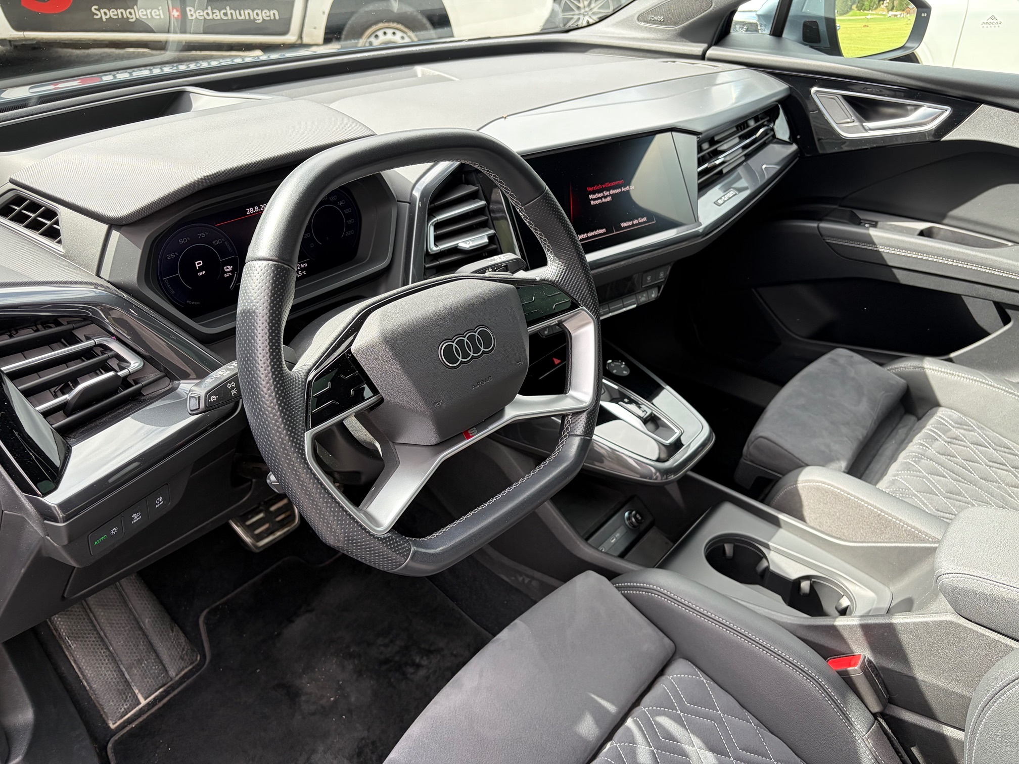AUDI Q4 50 e-tron qu — zdjęcie 15