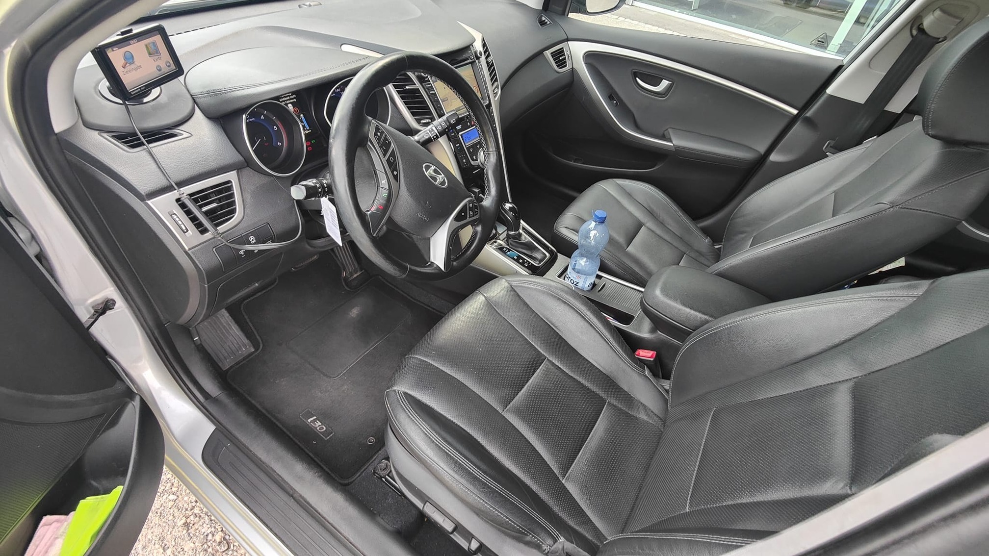 HYUNDAI i30 1.6 CRDI ISG — zdjęcie 7
